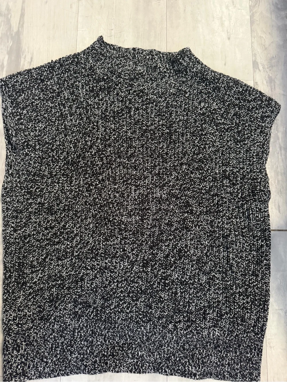 Women's Black & White Marled Knit Sleeveless Sweater